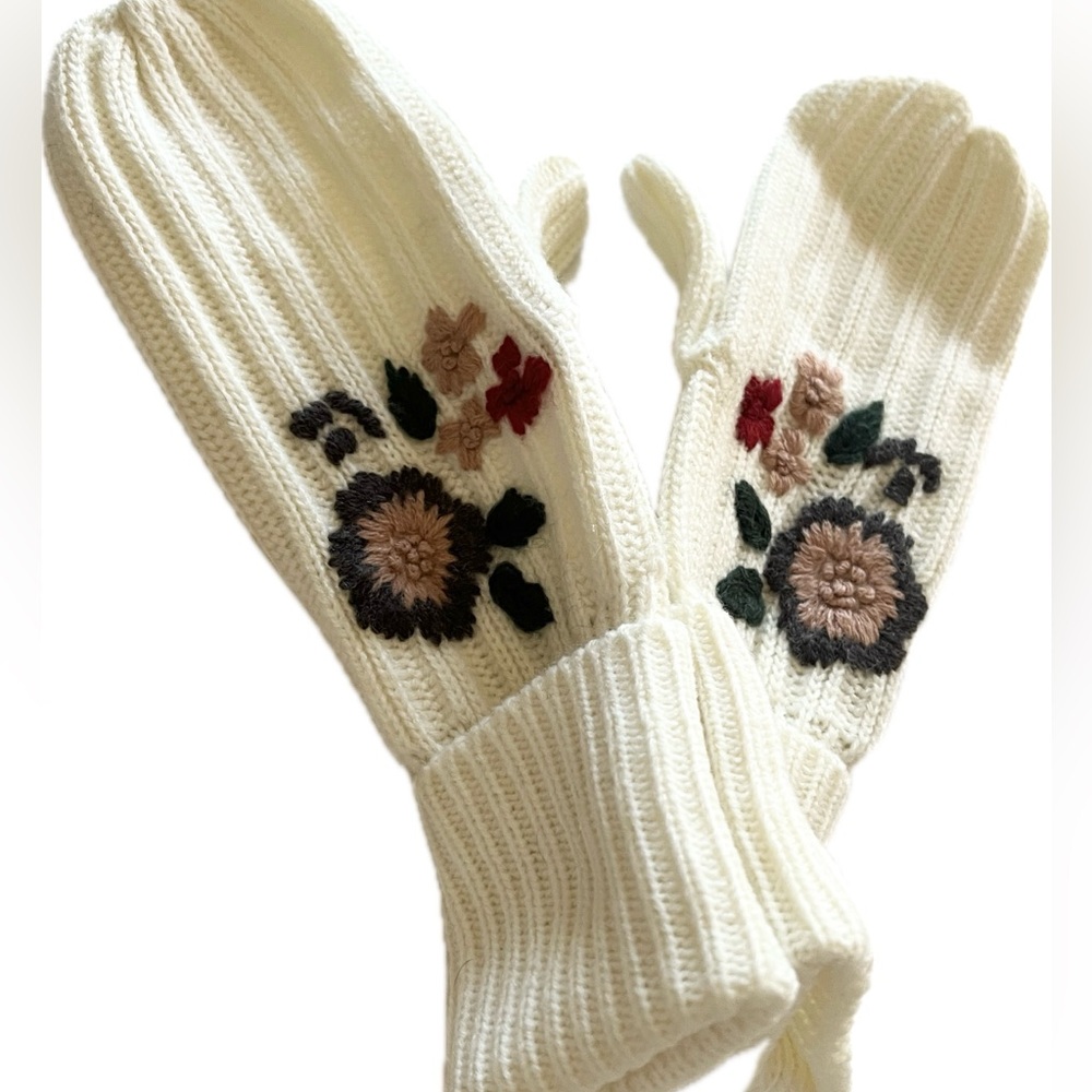 Cableknit Embroidered Mittens- Women’s Small